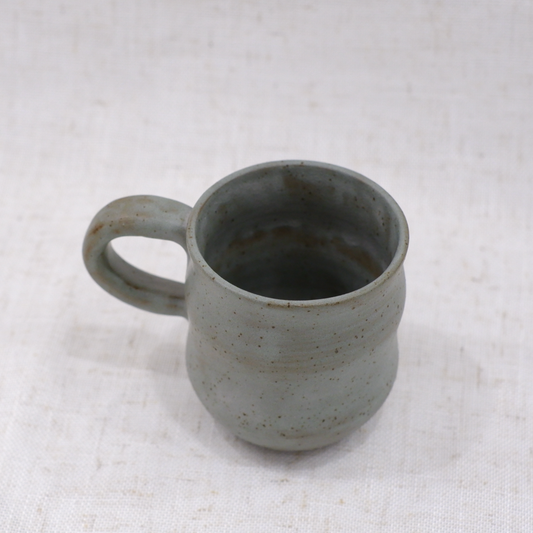 Tasse bleue bossue